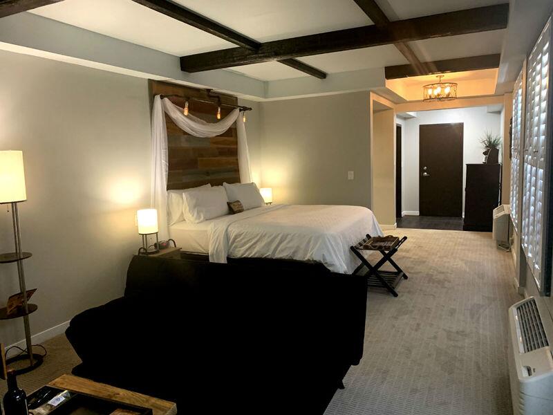 Cedar Stables Inn & Suites - thumb 3
