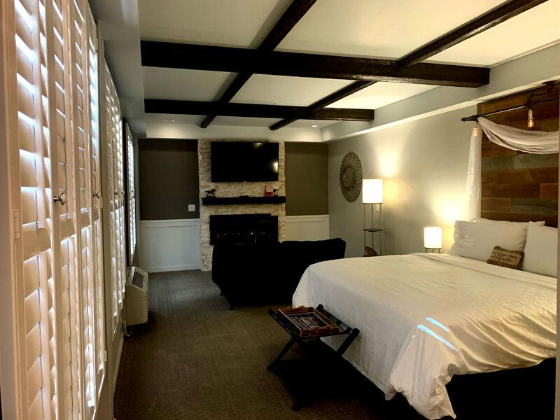 Cedar Stables Inn & Suites - thumb 1