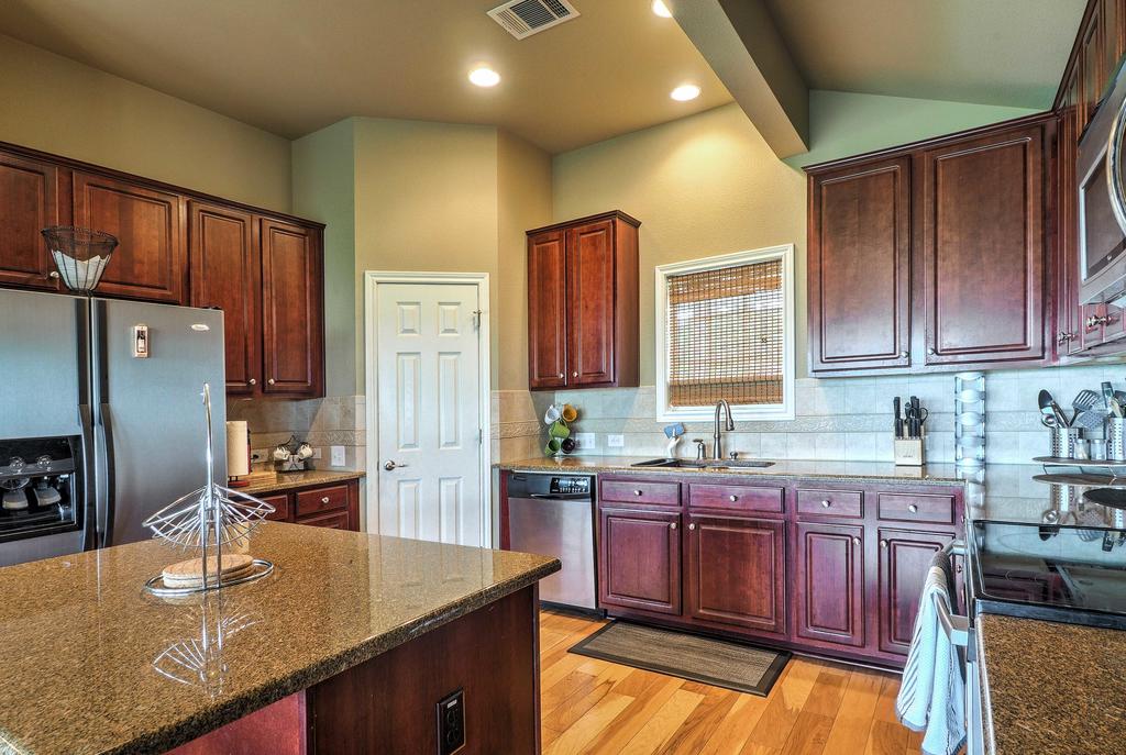 Charming Home With Views Of Lake Travis Near Marina! - thumb 0