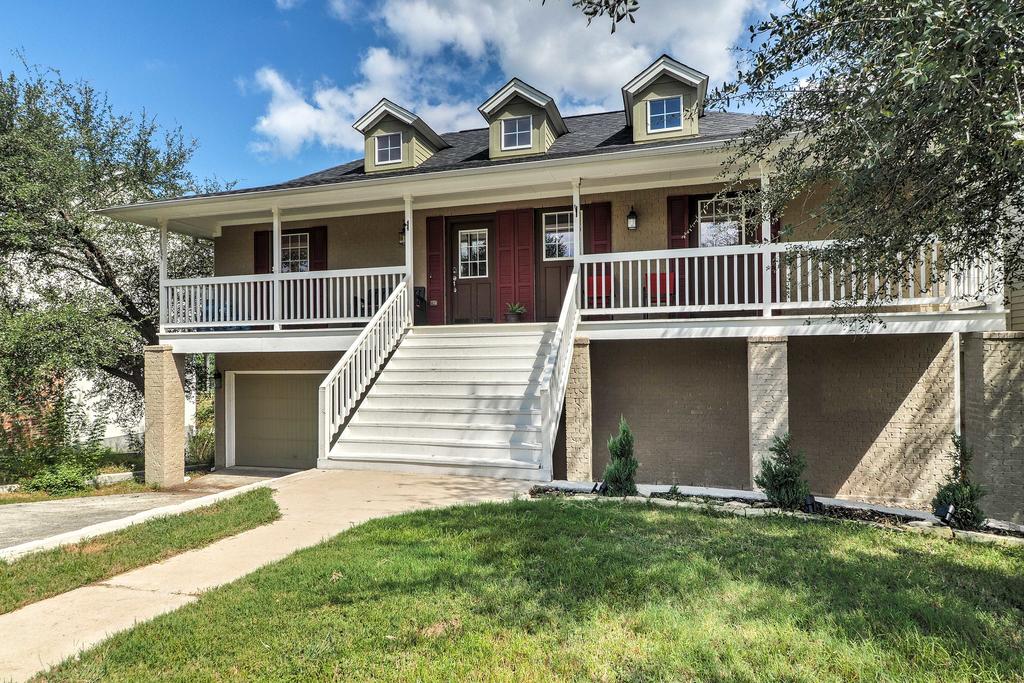 Charming Home With Views Of Lake Travis Near Marina! - thumb 2