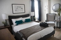 Charming Studio in Beverly Boulevard Sleeps 2 Accommodation Ohio