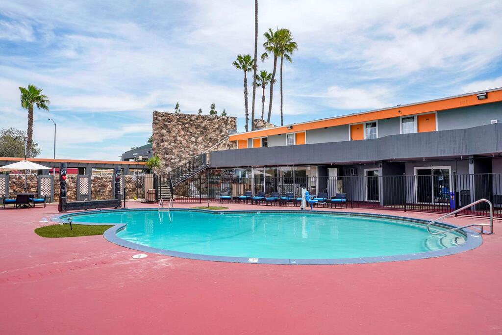 Clarion Pointe Fresno Near Yosemite - thumb 2