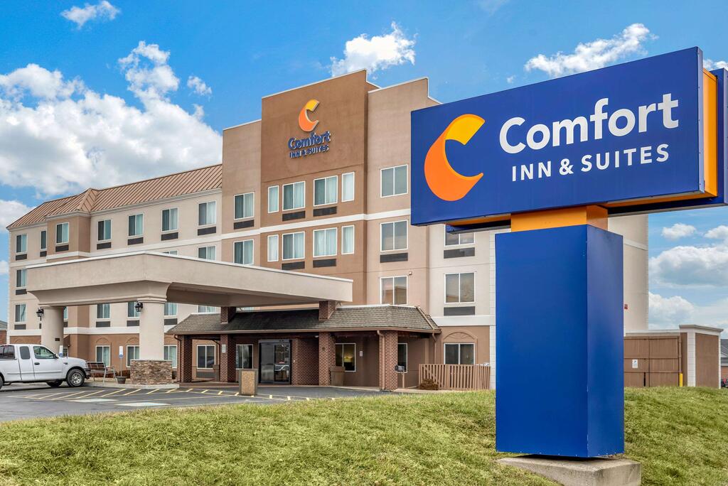Comfort Inn & Suites - thumb 2