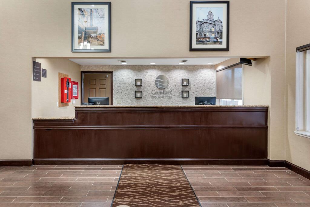 Comfort Inn & Suites - thumb 3