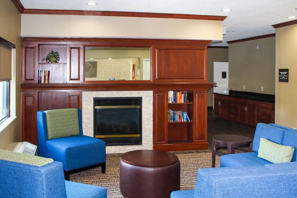 Comfort Inn & Suites - thumb 3