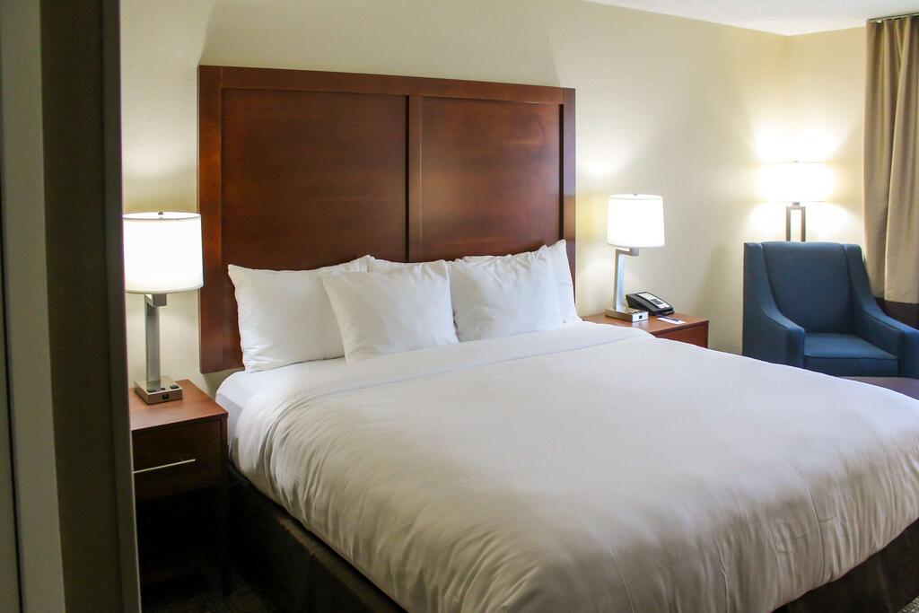 Comfort Inn & Suites - thumb 1