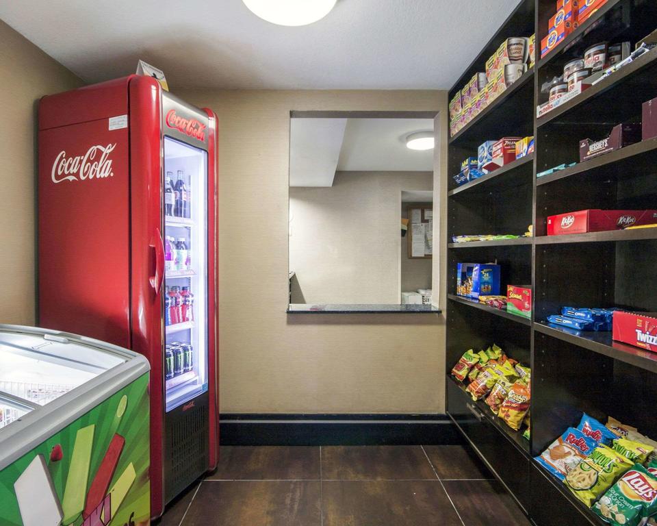 Comfort Inn & Suites I-10 Airport - thumb 2