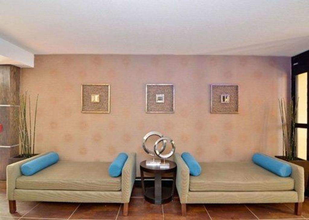 Comfort Inn & Suites I-10 Airport - thumb 3