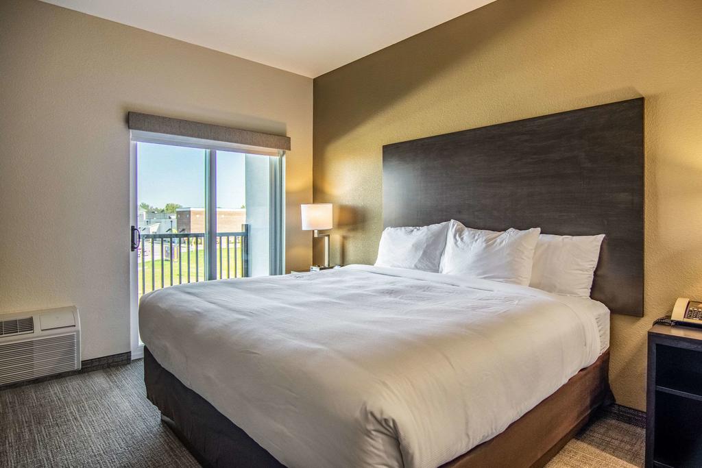 Comfort Suites - thumb 2