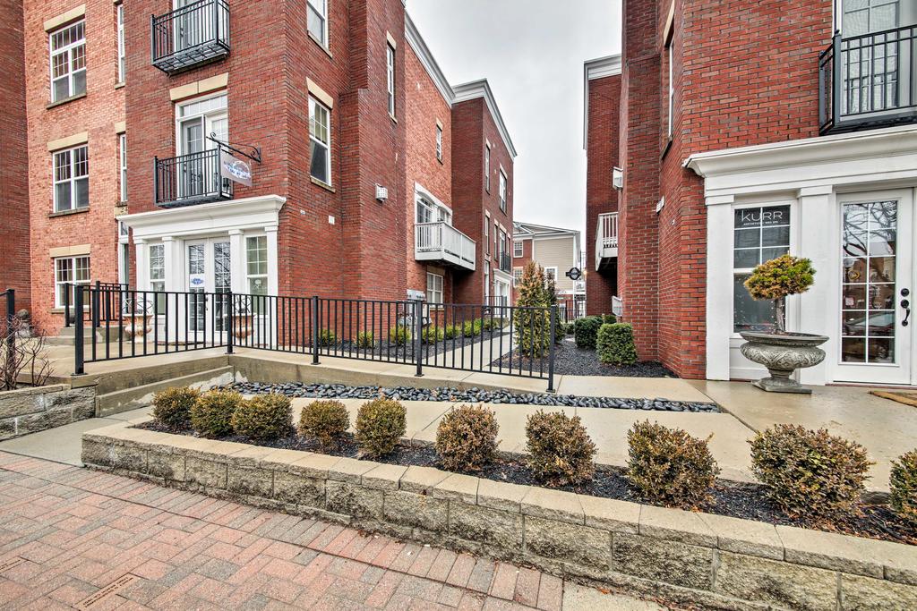 Condo In Carmel Arts & Design District, By Trail! - thumb 3