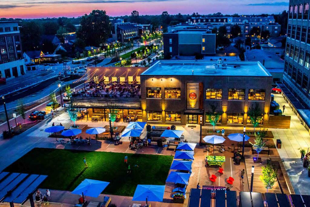 Condo In Carmel Arts & Design District, By Trail! - thumb 2