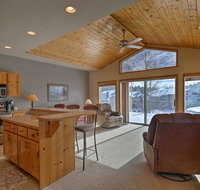 Cozy Bigfork Townhome with Expansive Deck & Views! - Accommodation Ohio