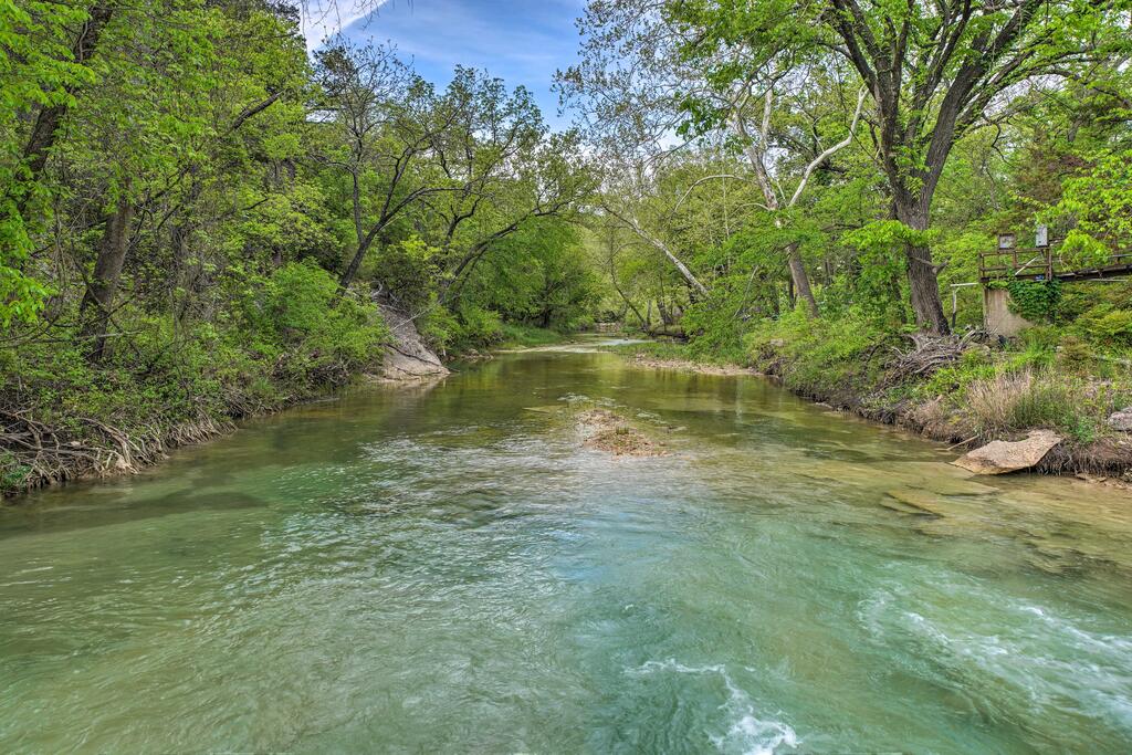 Cozy Cabin With Deck - Nestled By Honey Creek! - thumb 1