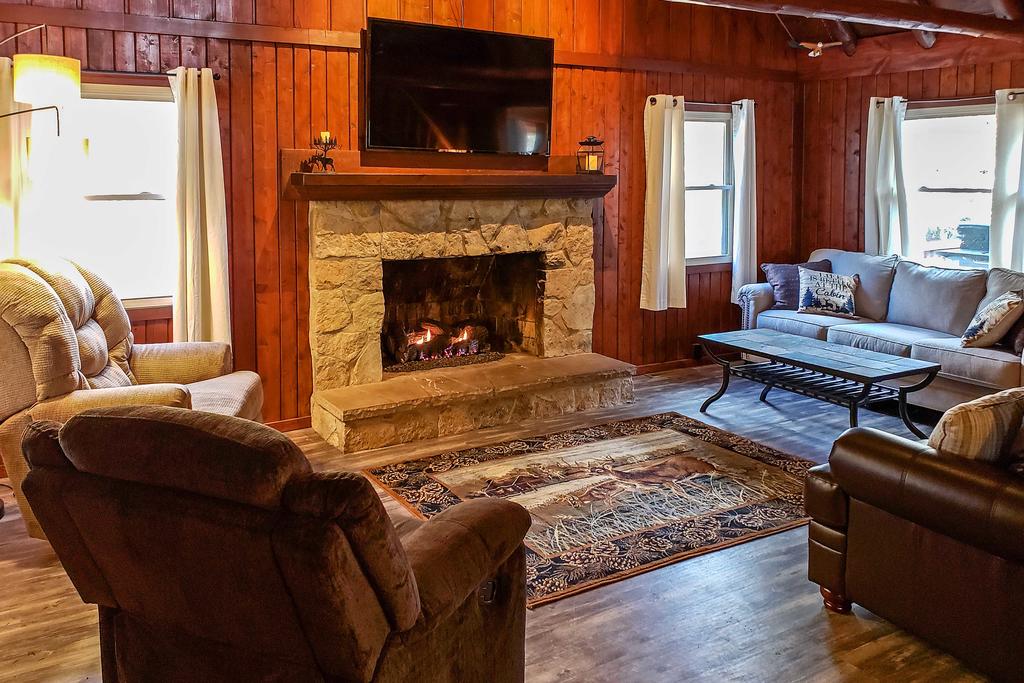 Cozy Cabin With Deck, Hot Tub & Pond By Hocking Hills - thumb 0