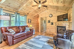 Cozy Cabin With Hot Tub&Deck In Hocking Hills!