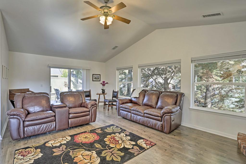 Cozy Home W/Fireplace 11 Mi. To Mt Shasta Ski Park - thumb 3