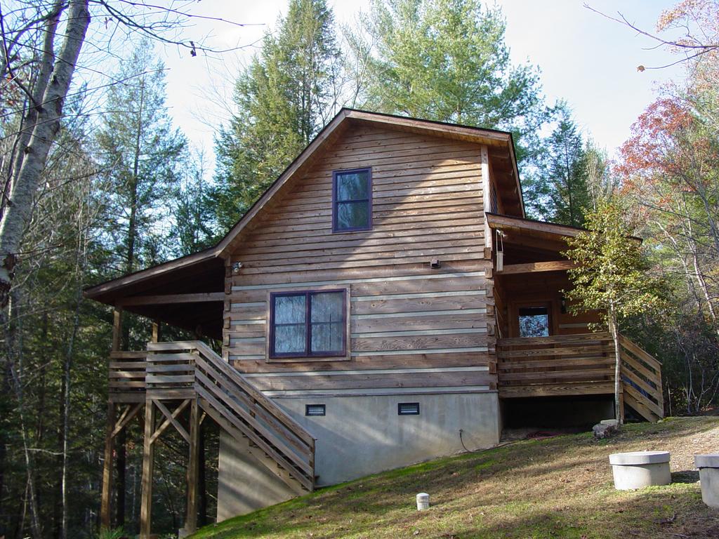 Creekside Overlook - Secluded Log Cabin Overlooking Creek - thumb 2