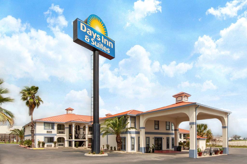 Days Inn & Suites By Wyndham Braunig Lake - thumb 0
