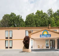 Days Inn by Wyndham Mount Hope - Accommodation Ohio