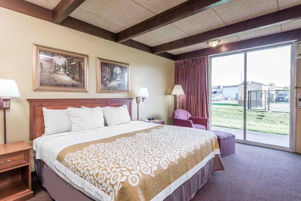 Days Inn By Wyndham Niles - thumb 1