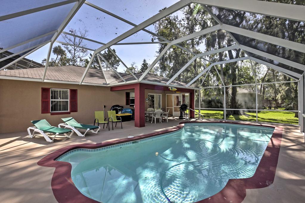 Daytona Pool Home NASCAR And Turkey Run-Great Rates! - thumb 1