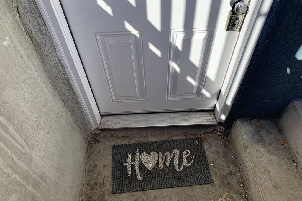 DIA HideAway -2BR, 15 Min From DIA DT, Anschutz MD - thumb 1