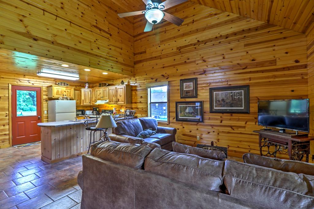 Dog Friendly Mountain View Cabin With Covered Porch! - thumb 3