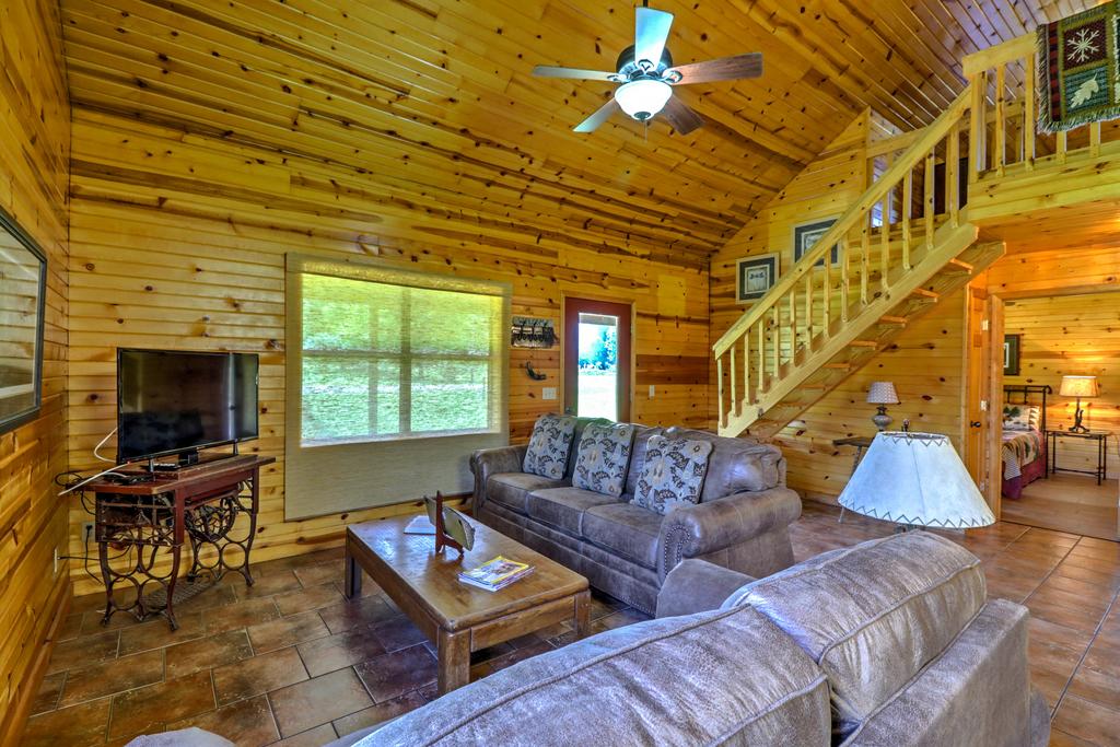 Dog Friendly Mountain View Cabin With Covered Porch! - thumb 2