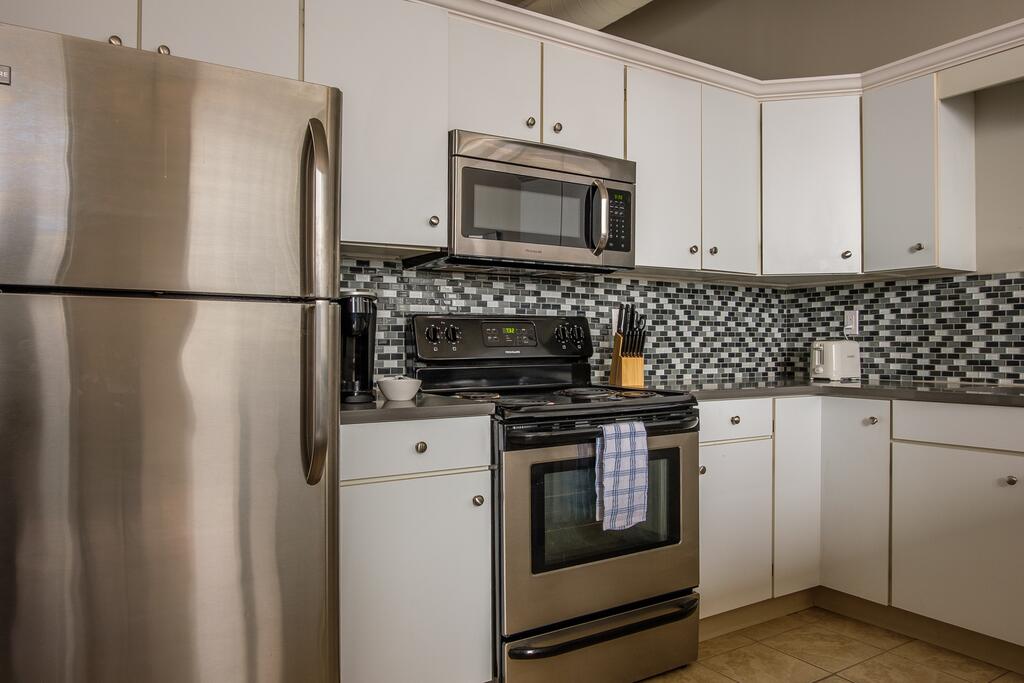 Downtown 1 And 2 BR Apt With Kitchen By Frontdesk - thumb 3