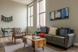 Downtown 1 And 2 BR Apt With Kitchen By Frontdesk