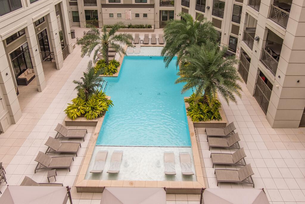 Downtown 1 And 2 BR Apts By Frontdesk - thumb 3