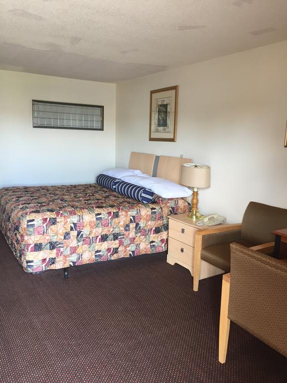 Economy Inn - thumb 0