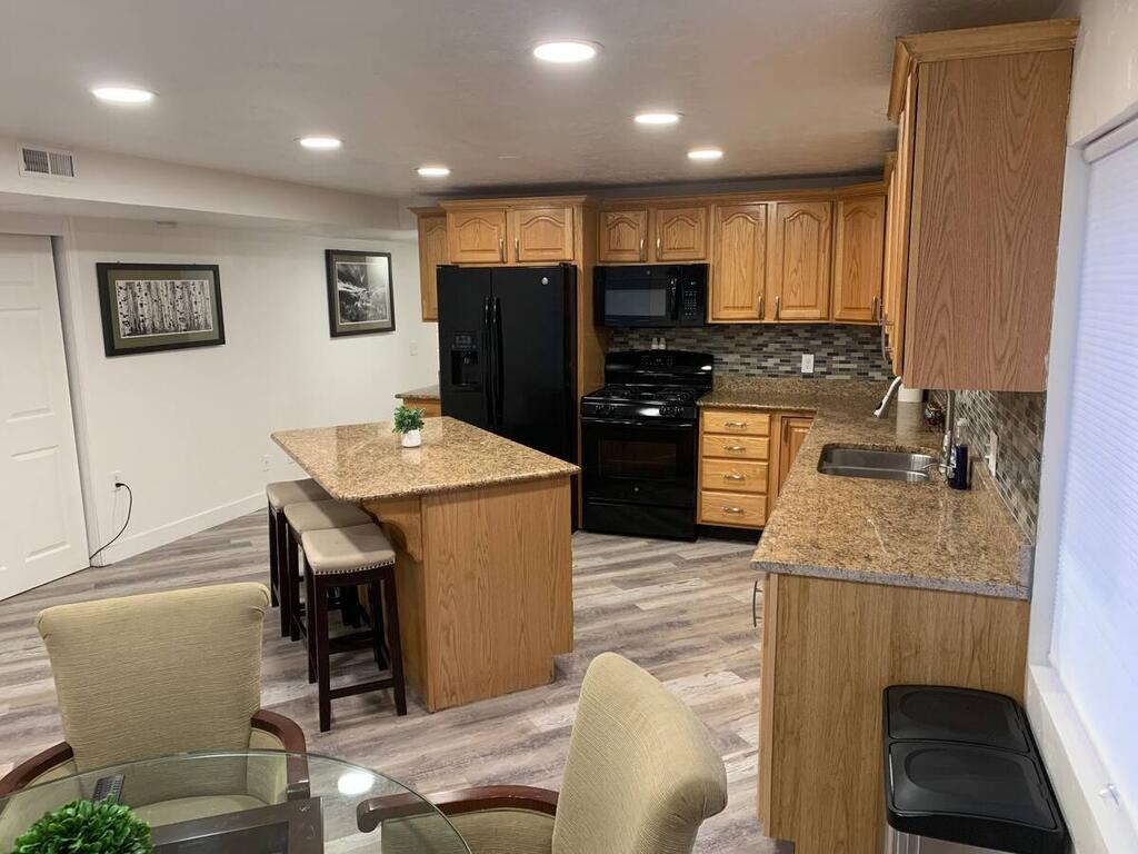 Entire Basement Mother In Law 1800 SQ/FT 4BR/2BA - thumb 0