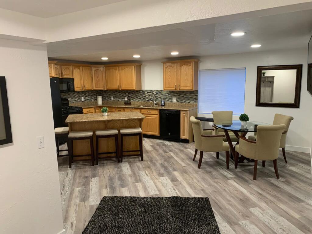 Entire Basement Mother In Law 1800 SQ/FT 4BR/2BA - thumb 1