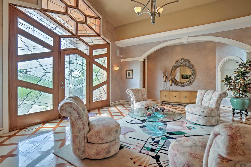 Event-Friendly Cincinnati Home With Pool, Spa & Bar! - thumb 3