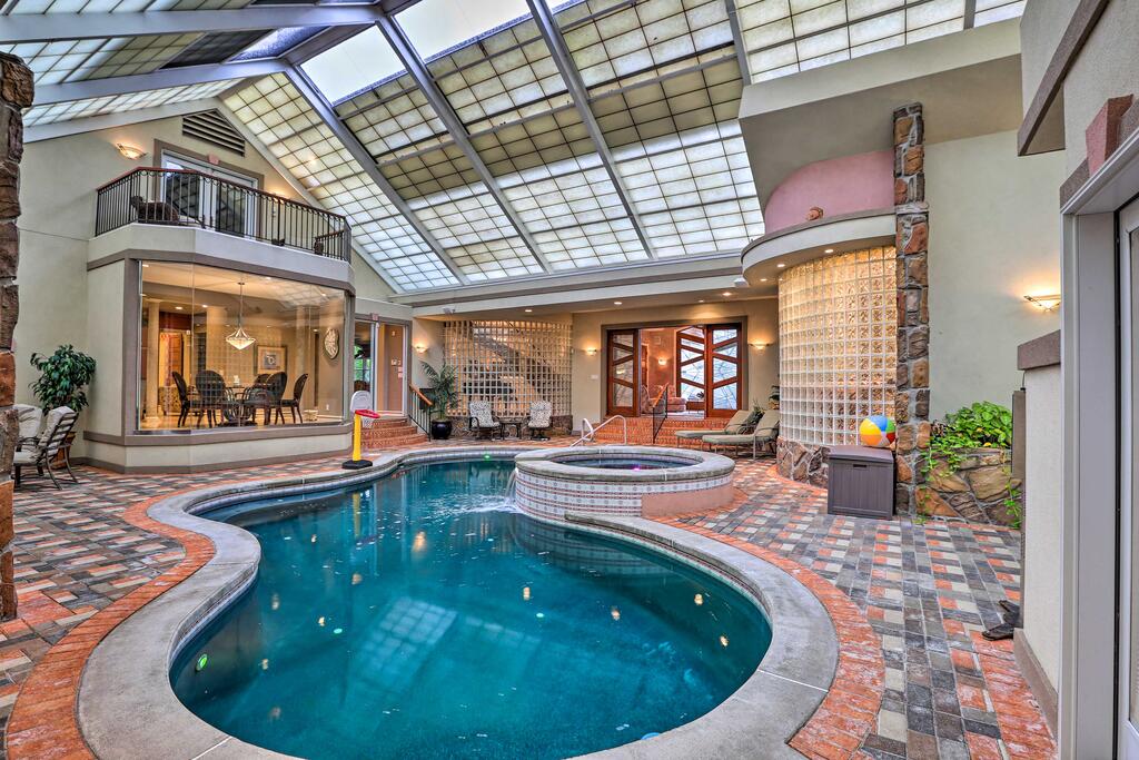 Event-Friendly Cincinnati Home With Pool, Spa & Bar! - thumb 1