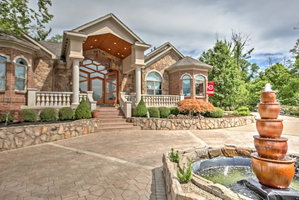 Event-Friendly Cincinnati Home With Pool, Spa & Bar!
