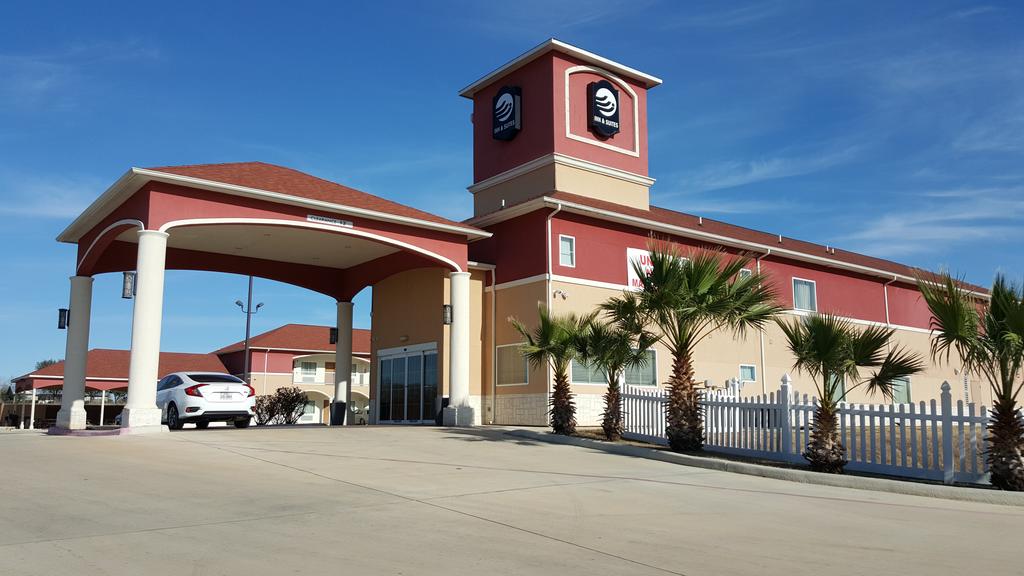 Executive Inn & Suites - thumb 0