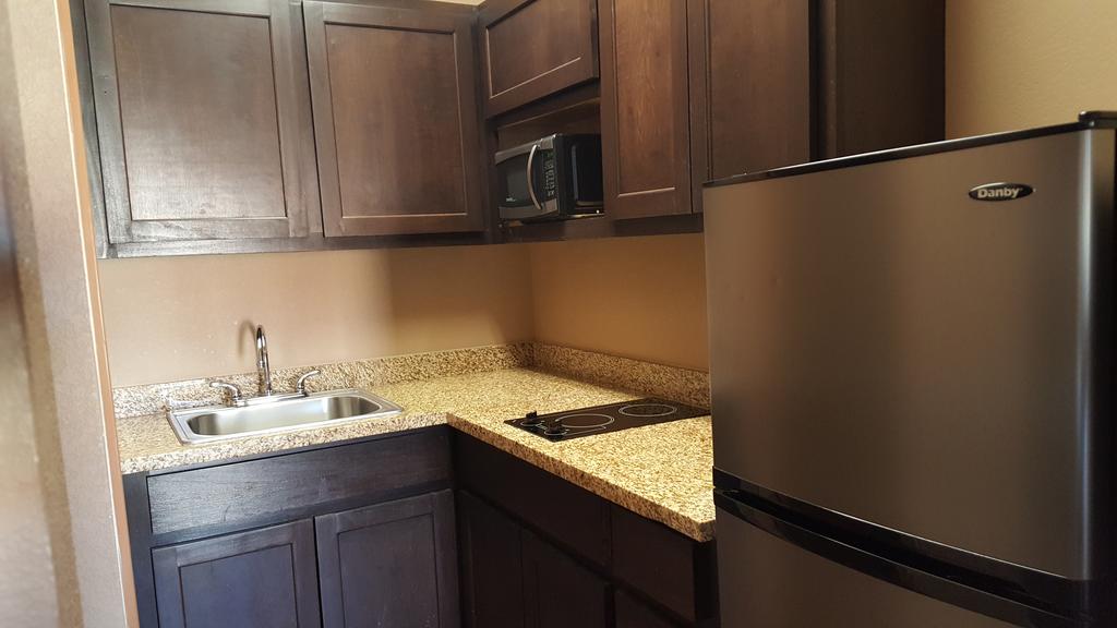 Executive Inn & Suites - thumb 2