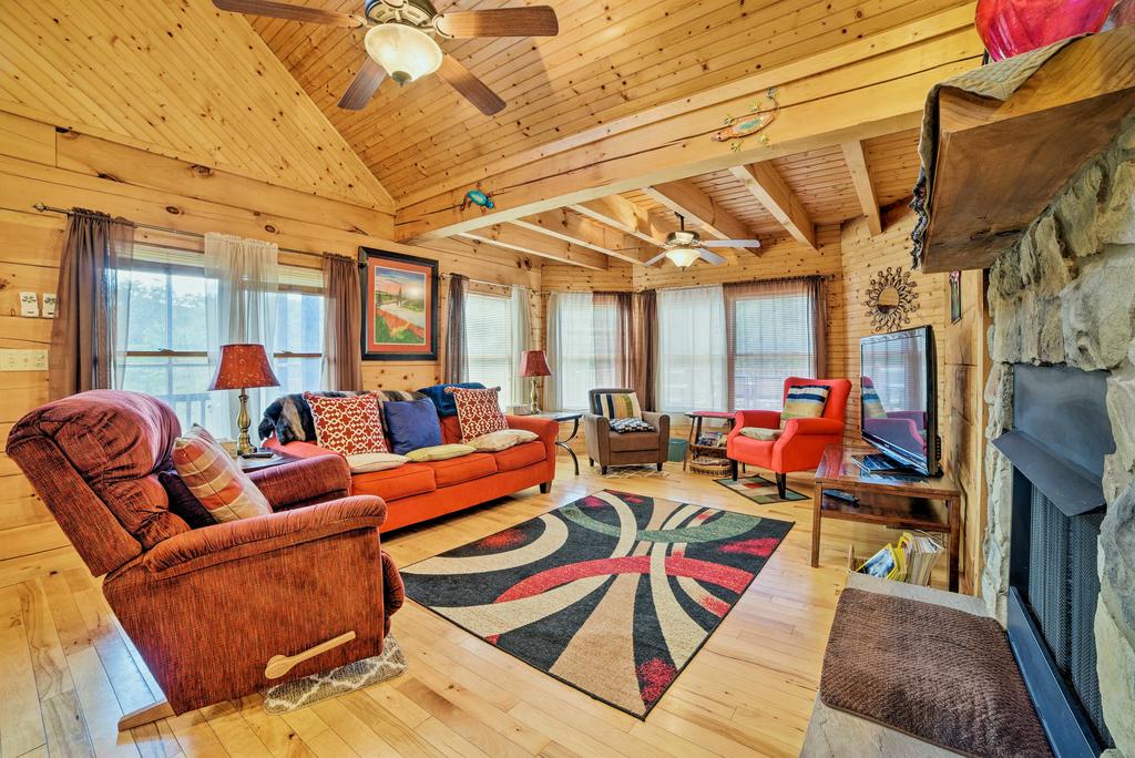 Garnerland In Luray Pet-Friendly Log Cabin With Porch - thumb 3