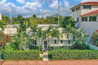 GLAMOROUS BEACH VILLA WITH HEATED POOL NEAR SOUTH BEACH AND STEPS FROM THE BEACH Accommodation Ohio