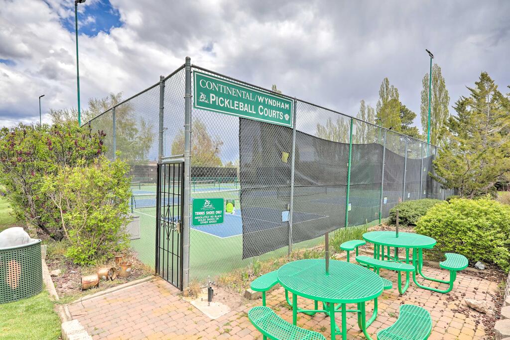 Golf Chalet - Near Downtown And Outdoor Fun! - thumb 3