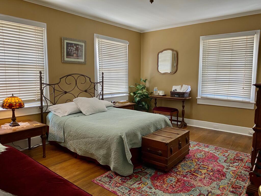 Hawthorne House Near UTEP - thumb 2