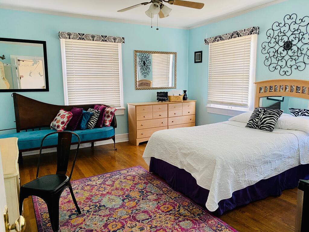 Hawthorne House Near UTEP - thumb 1