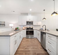 Hip new duplex sleeps 6 in STYLE - Accommodation Ohio