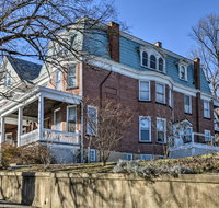 Historic Cumberland Home with Deck  Valley View - Accommodation Ohio