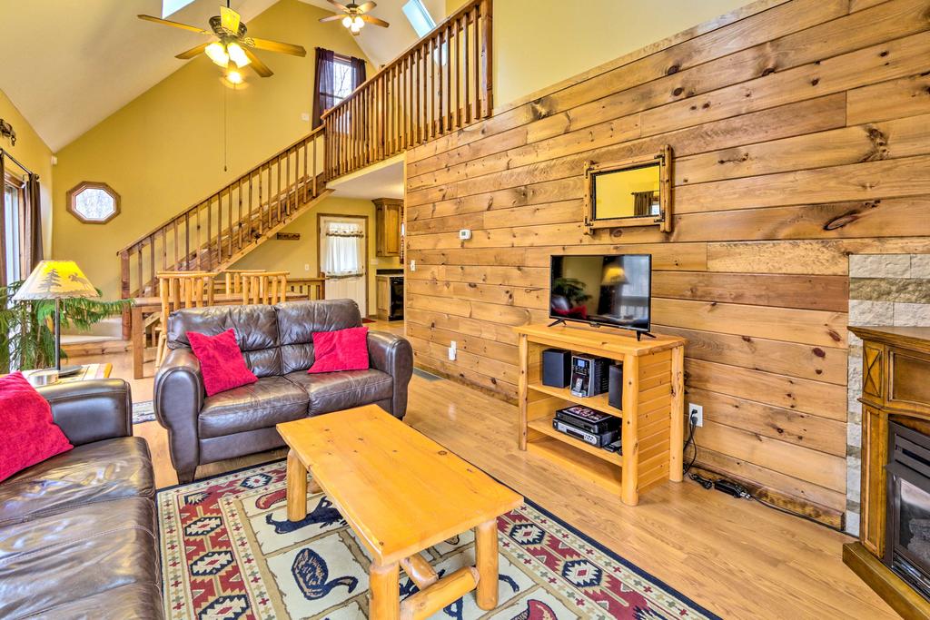 Hocking Hills Hideaway With Hot Tub, Fire Pit & Views - thumb 0
