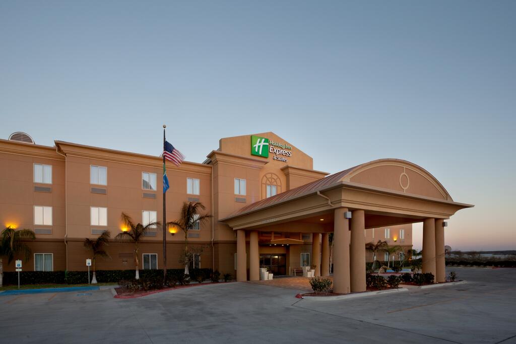 Holiday Inn Express Hotel & Suites Zapata - thumb 0