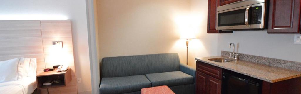 Holiday Inn Express Toledo-Oregon - thumb 2
