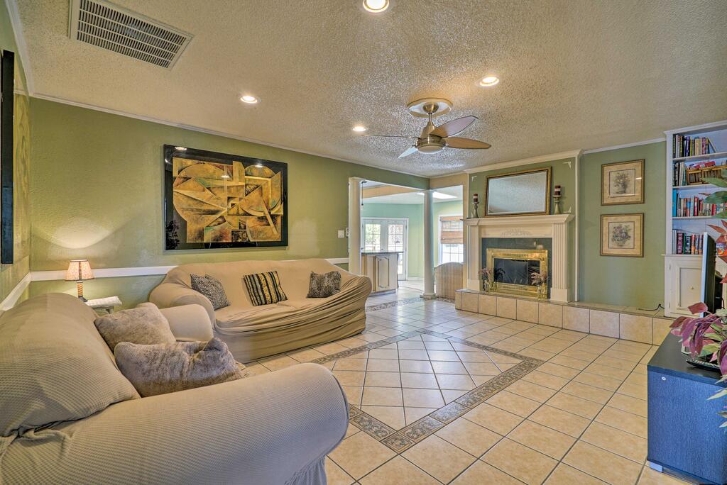 Home In El Paso With BBQ, 4 Mi To Sunland Park! - thumb 3